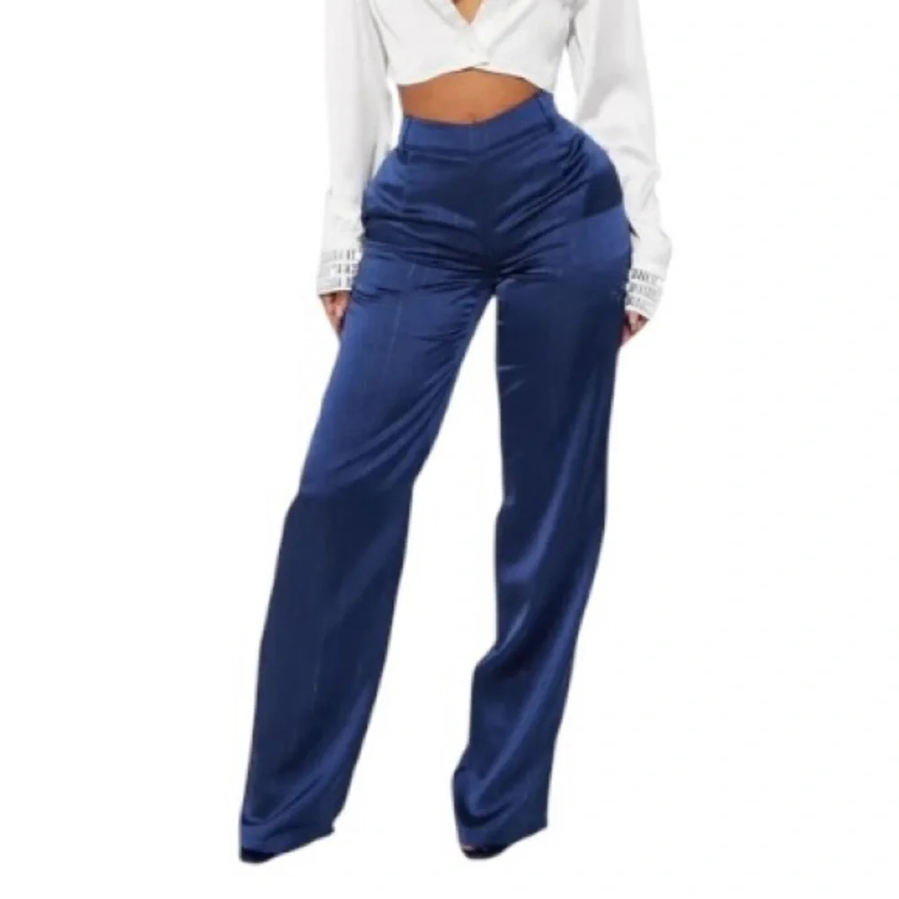 Fashion Nova - Satin Wide Leg High-Rise Pants in Navy Size Medium